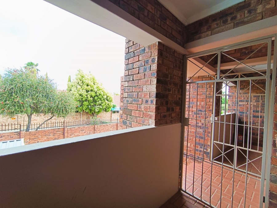 2 Bedroom Property for Sale in Langenhovenpark Free State